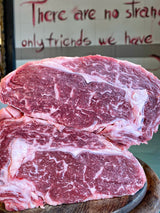 tagliere di carne delle costole del bovino